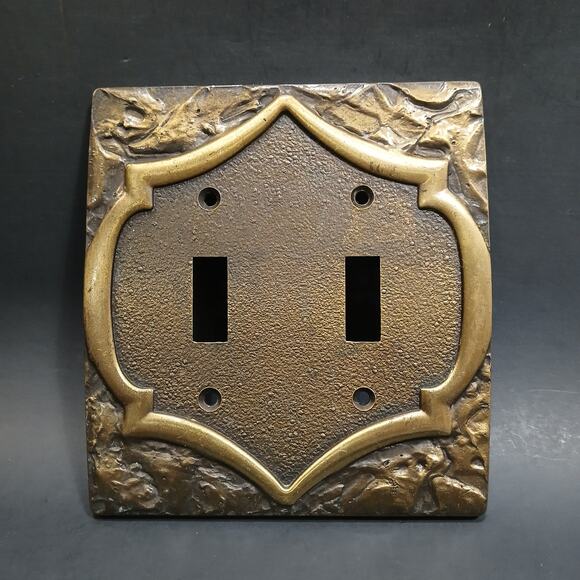 1 Vtg Amerock Monterey Two-Toggle Light Switch Plate Antique Hammered Brass Look - Picture 1 of 5